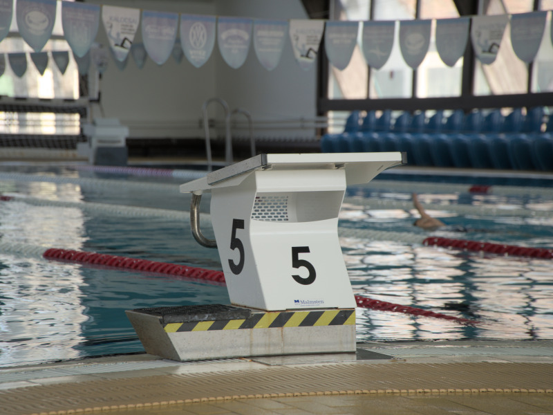 „Fúrjunk vagy ne fúrjunk?” – Bolvári Ferdinánd az uszoda-felújításról interpellált: úgy néz ki, elmarad a termálkútfúrás