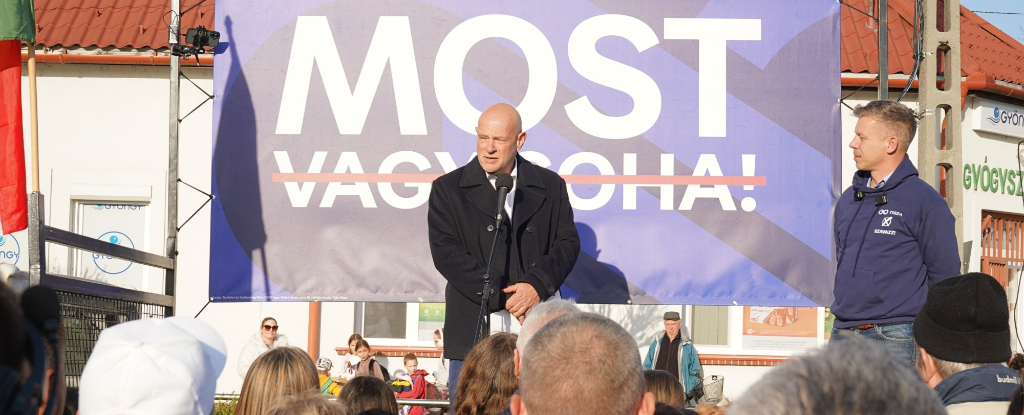 A Tisza párt jelöltje nagyot szólt, országos volt a visszhangja – egyik oldalról sem kímélte a sajtó, pártja elnöke is bírálta a közös hartai fórumukon elhangzottakat