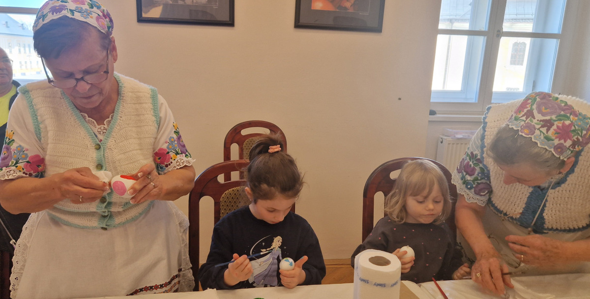 Vidám húsvéti forgatag töltötte meg a Kalocsai Művelődési Központot