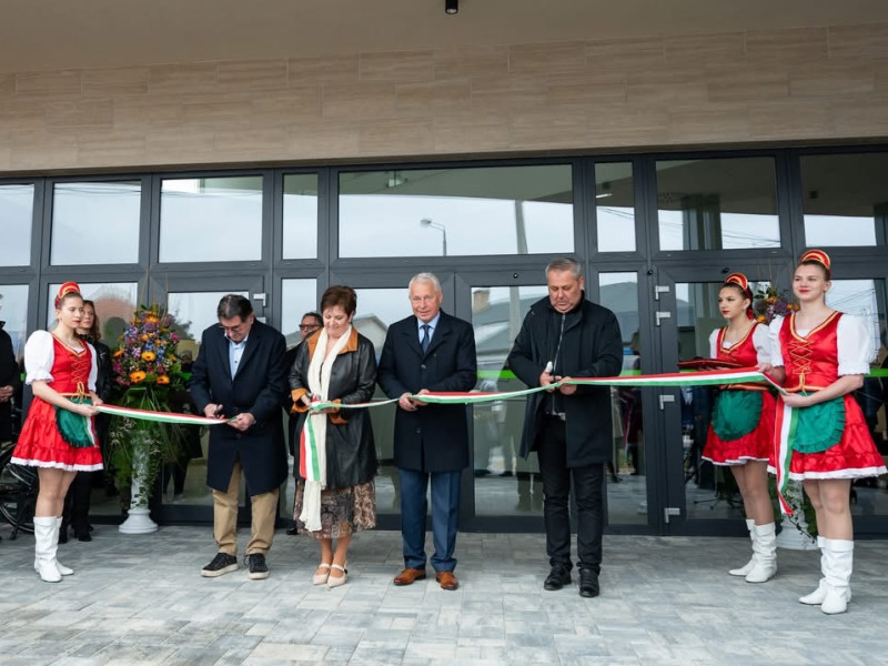 Új közösségi tér született – átadták a Vécsey Károly Művelődési Házat Solton