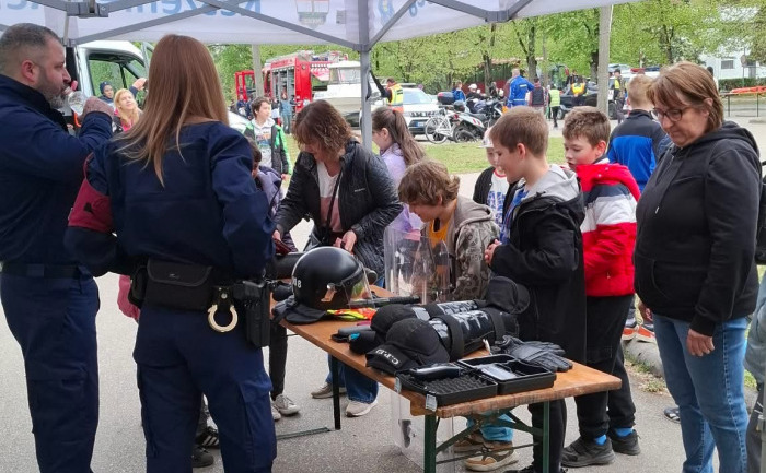Családokkal telt meg a Petőfi-sziget Baján a rendőrségi nyílt napon